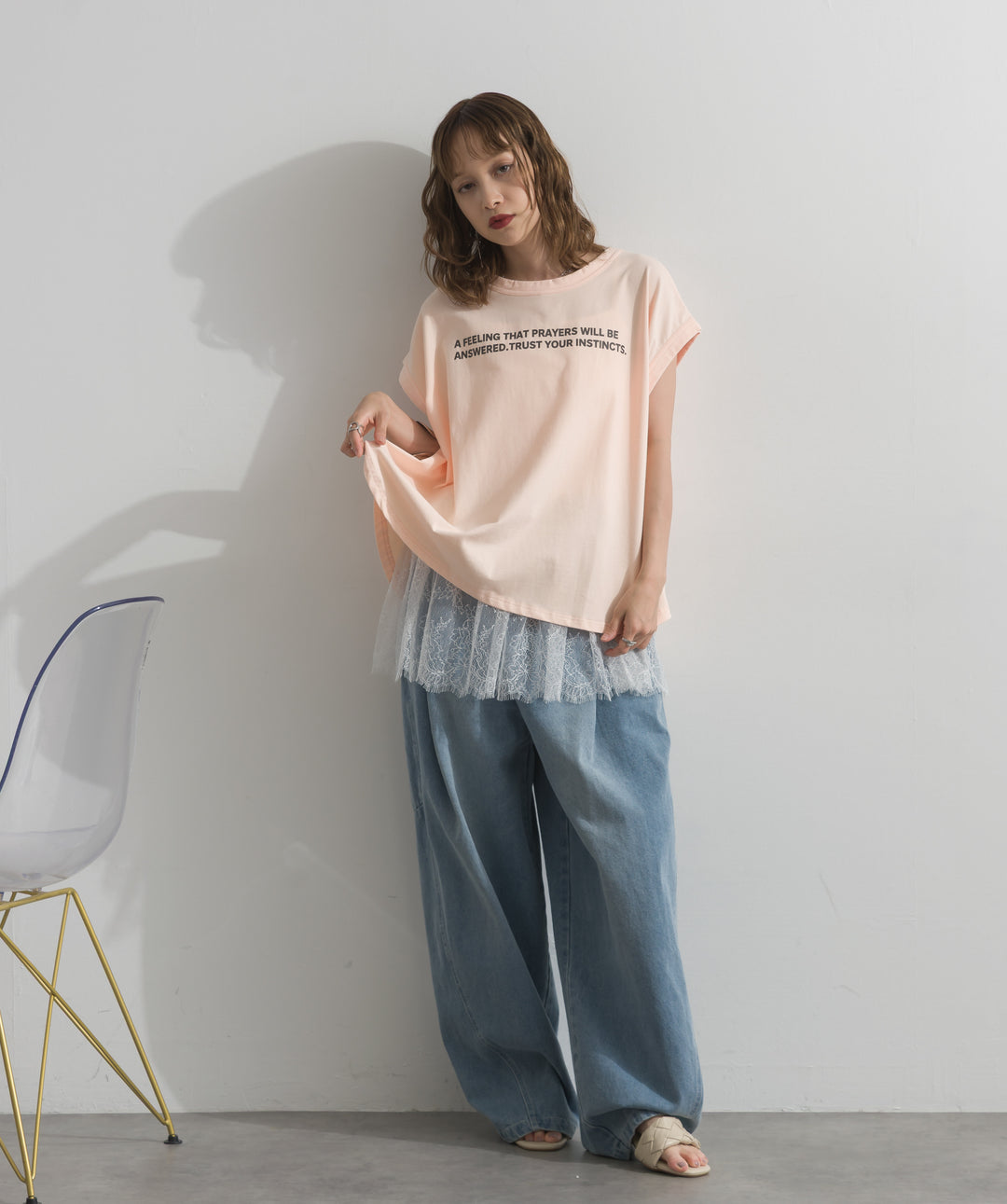 ボックスシルエットロゴノースリーブトップス