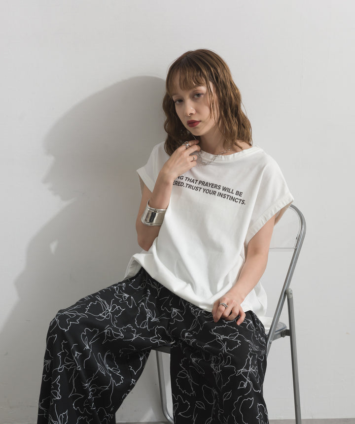 ボックスシルエットロゴノースリーブトップス