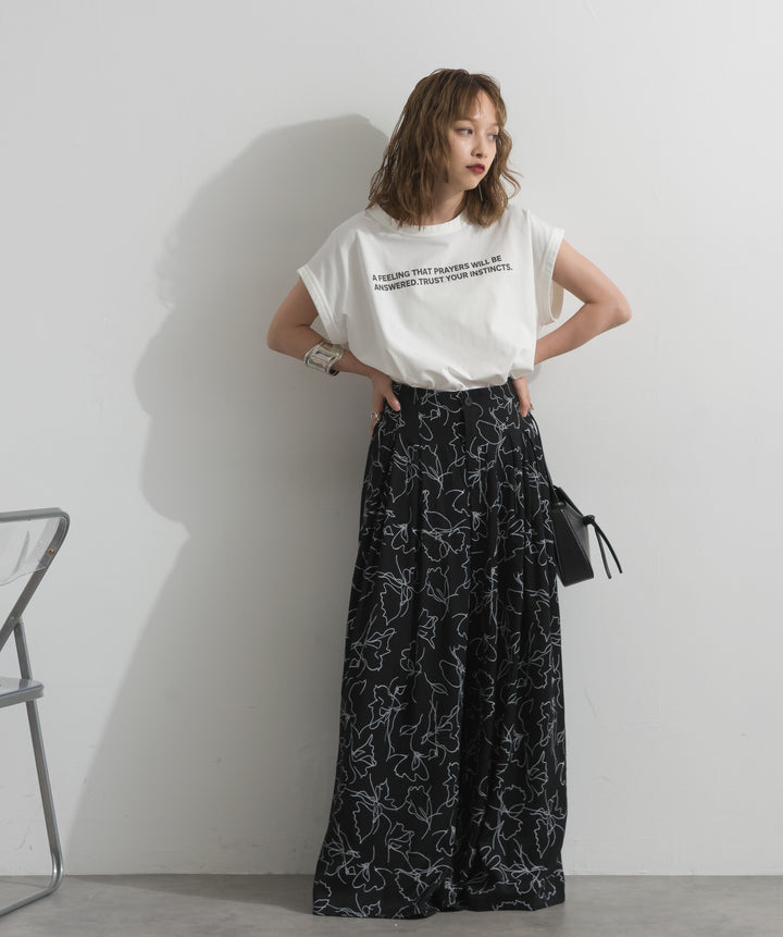 ボックスシルエットロゴノースリーブトップス