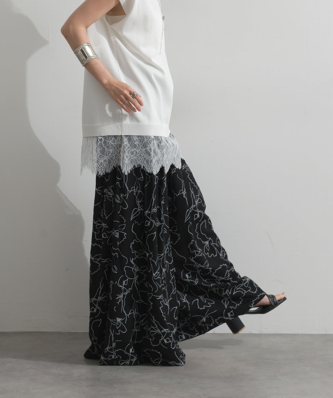 【SET】レースアクセントノースリーブトップス+グラフィックプリントワイドパンツ(2set)