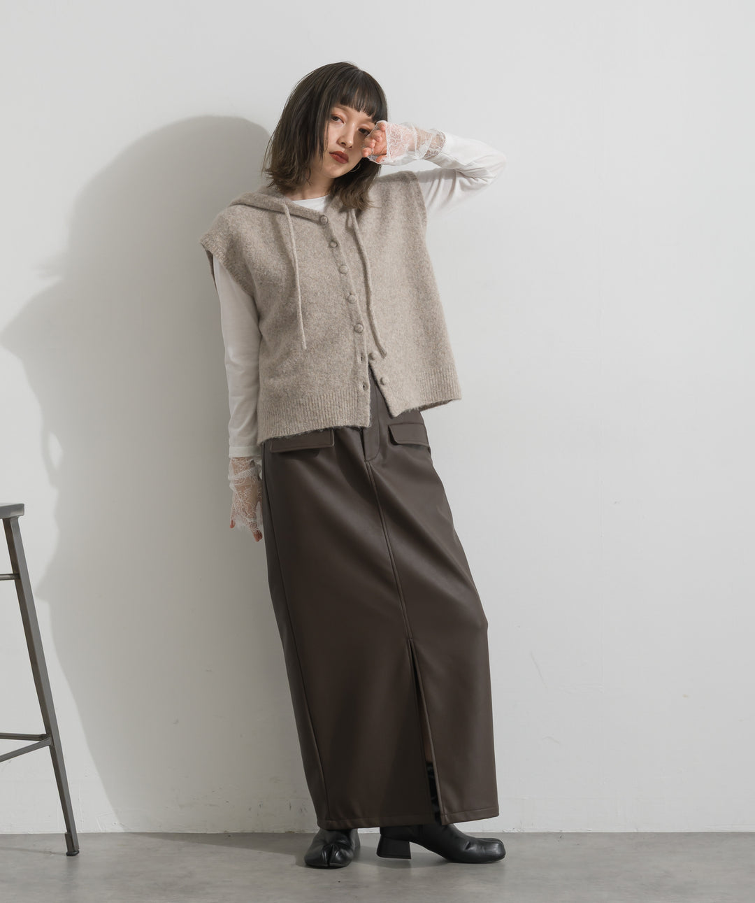 【SET】ニットフードベスト+フェイクレザーフロントスリットスカート(2set)