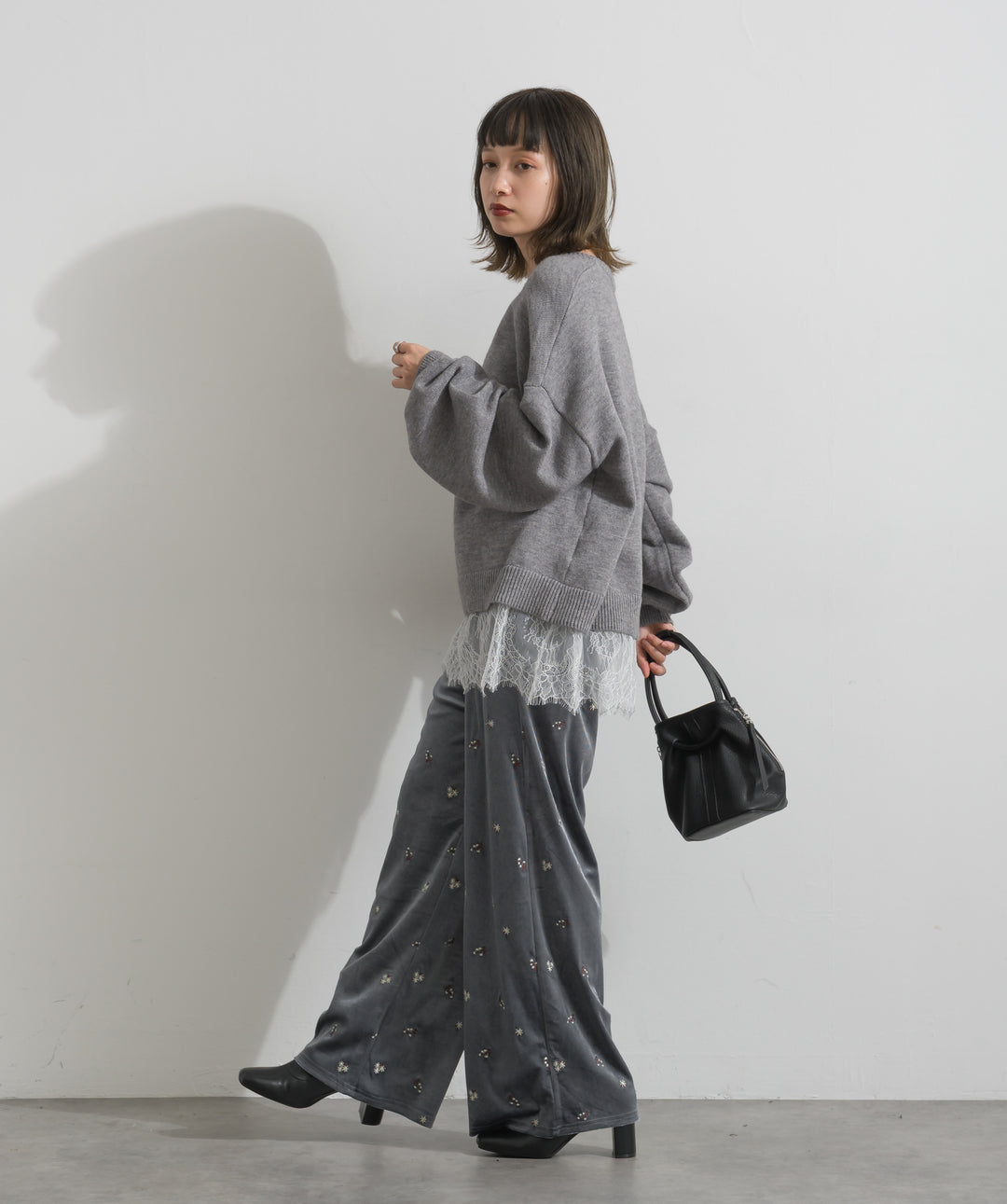 【SET】アルパカタッチVネックレースプルオーバー+ベロア刺繍リラックスパンツ(2set)