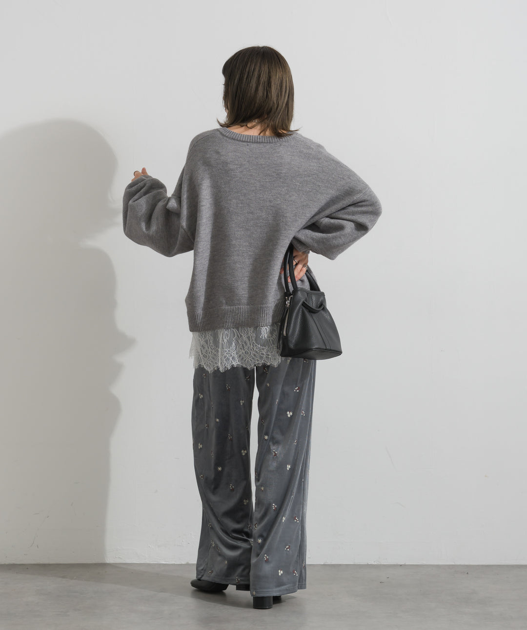 【SET】アルパカタッチVネックレースプルオーバー+ベロア刺繍リラックスパンツ(2set)