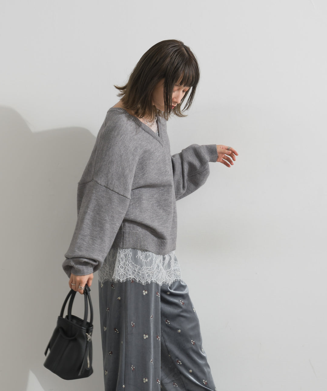 【SET】アルパカタッチVネックレースプルオーバー+ベロア刺繍リラックスパンツ(2set)
