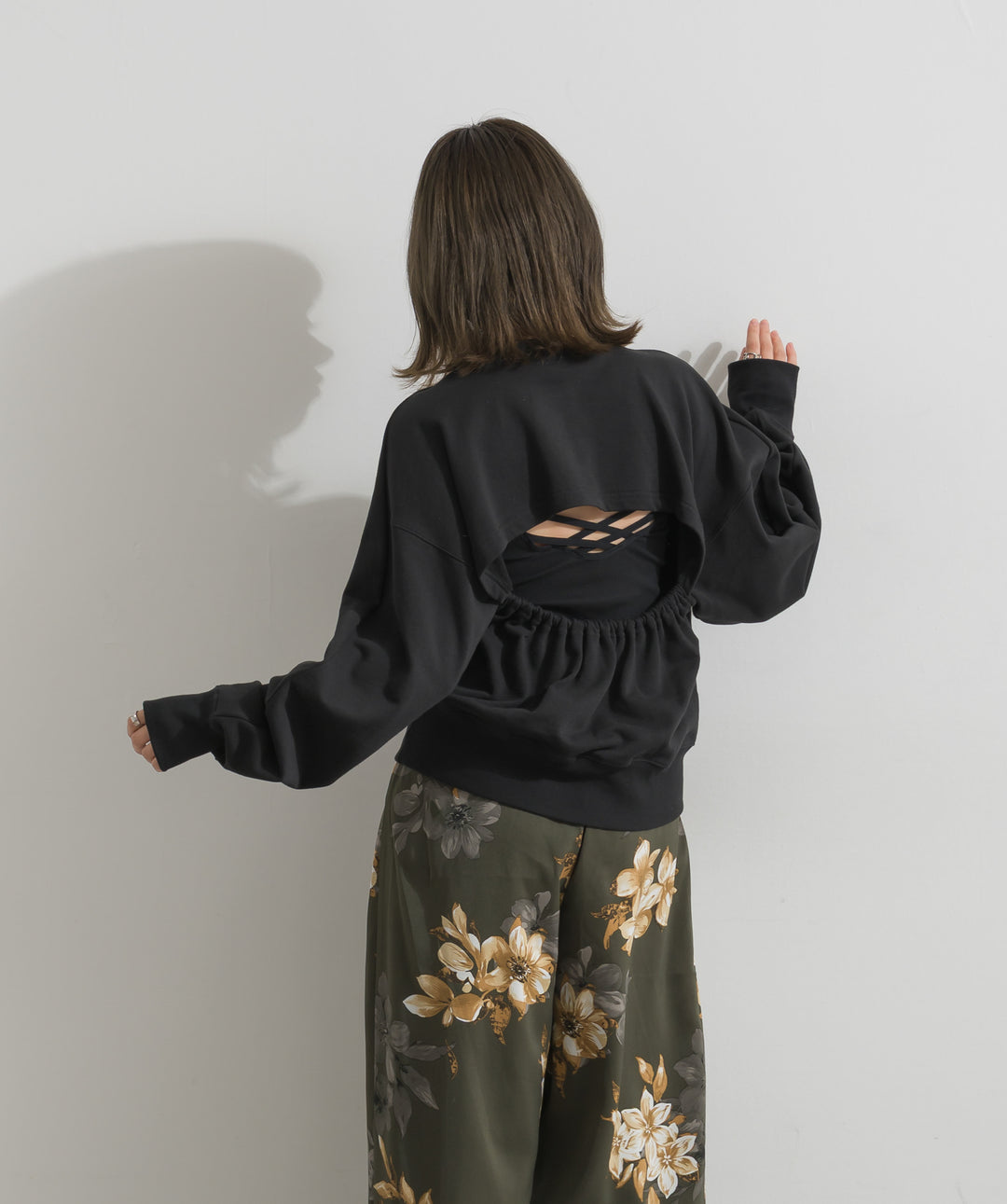 バックオープンギャザースウェット